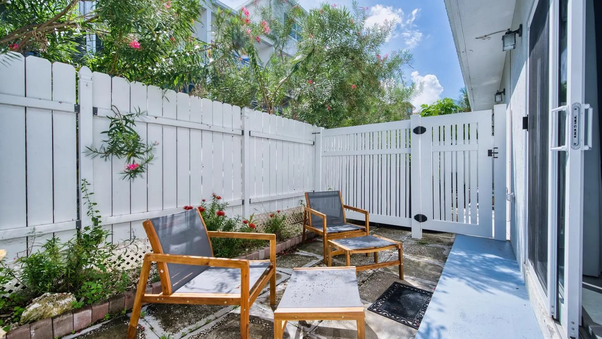 Apartment Beach Bliss By 7M Beach West Bay Cayman Islands